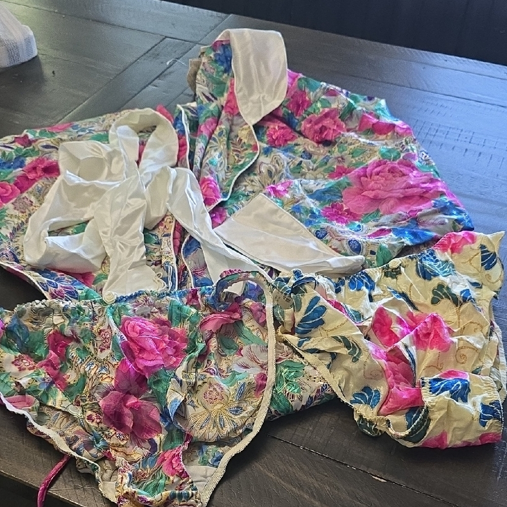 Victorias Secret Gold Label Robe And Panty Set M/L